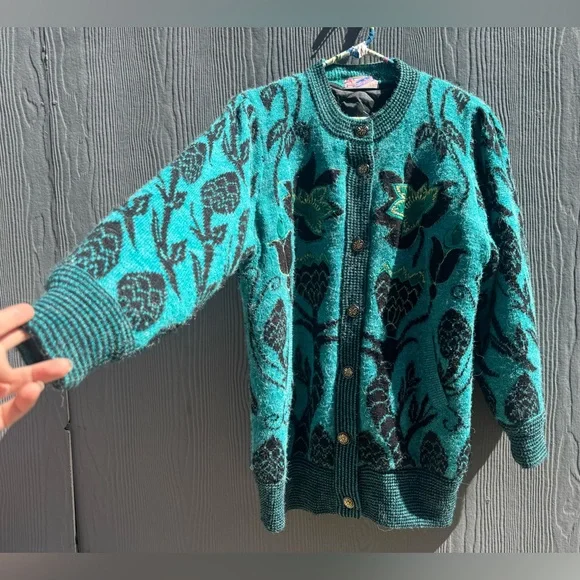 Vintage New Wang Kong Knit Cardigan With Floral Appliqué Size MD - Picture 6 of 16